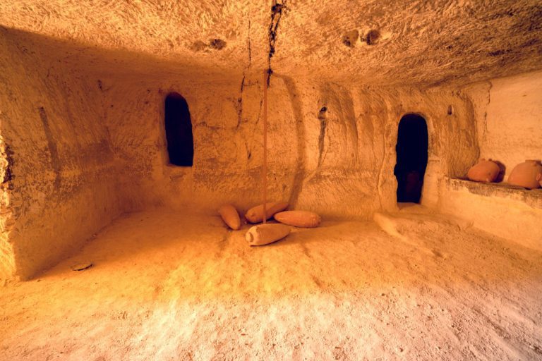 Israel Archaeological One Day Tours - Tombs Avdat