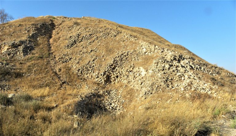 Judean Hills Tour - Ancient Assyrian Siege Ramp