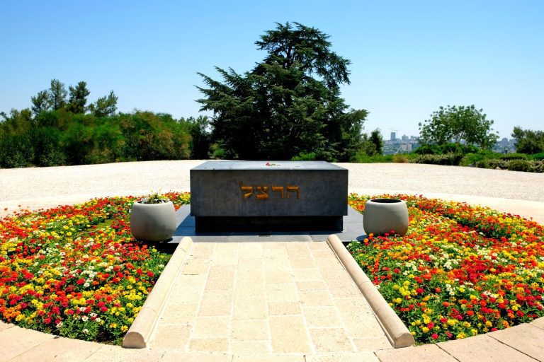 Holocaust Museum Tour Herzl Tomb