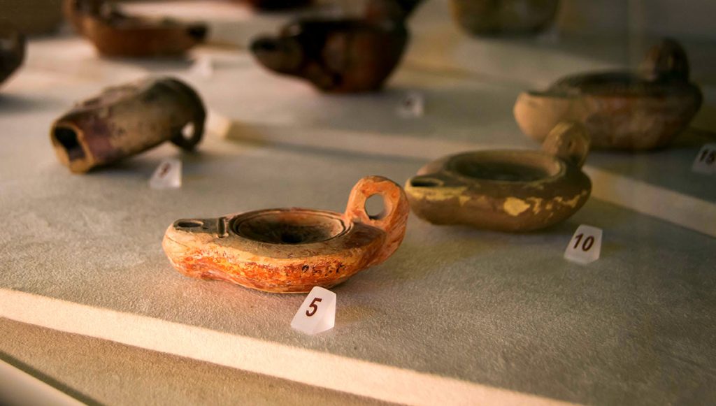 How-Do-Archaeologists-Date-Remains-They-Find-Oil Lamps