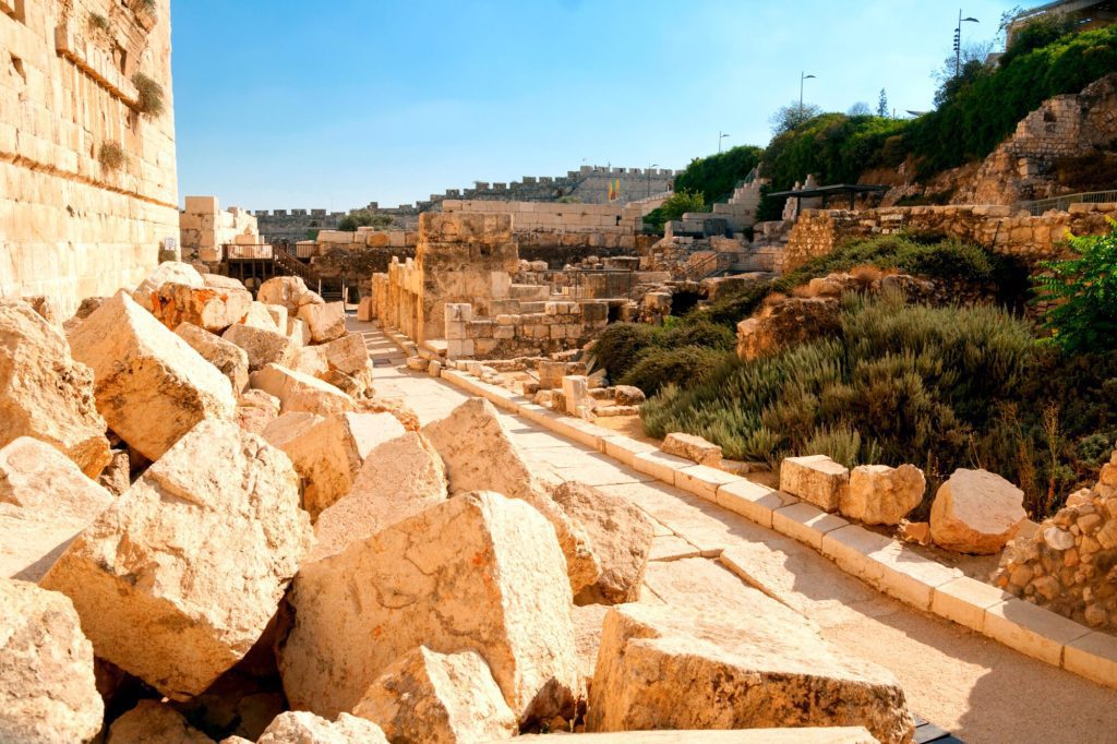 The-First-Jewish-Roman-War-Western-Wall-in-Ruins