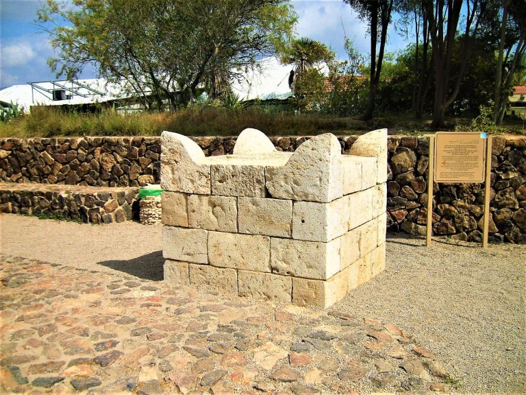 Israel Archaeological Seven Day Tour - Tel Beer Sheva Altar (1)