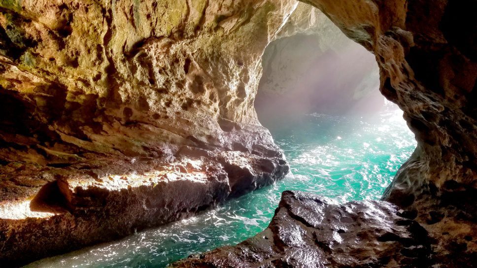 Rosh-Hanikra-Grottoes-Grotto